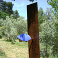 Sculpture The blue look in situ, close up view